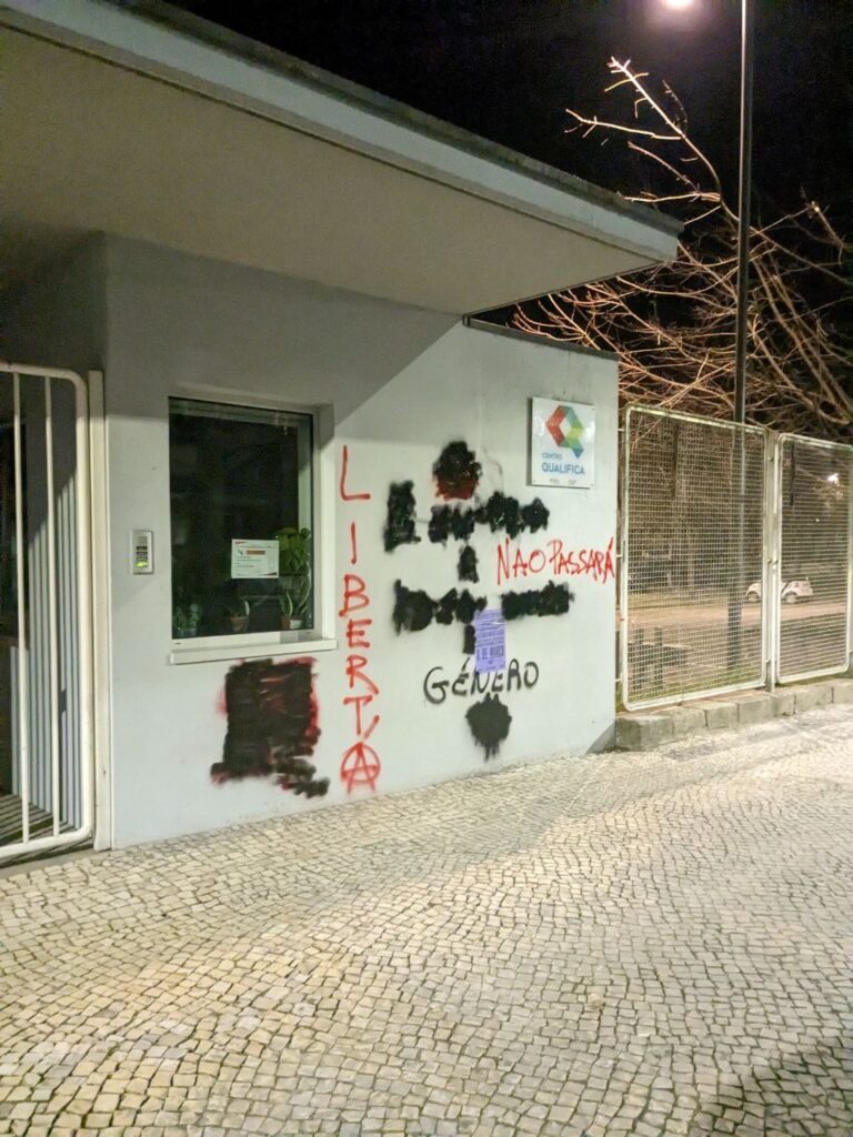 Pinturas naz*s apagadas em Braga