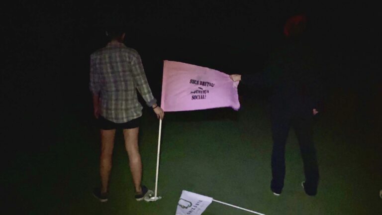 “Seca brutal, injustiça social!” – Ativistas climáticos inutilizam campo de golf com cimento